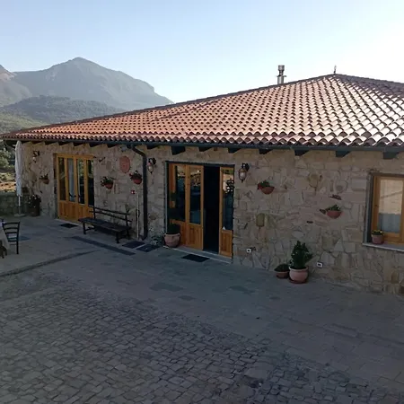 Foresteria Mongerrati Farm stay *